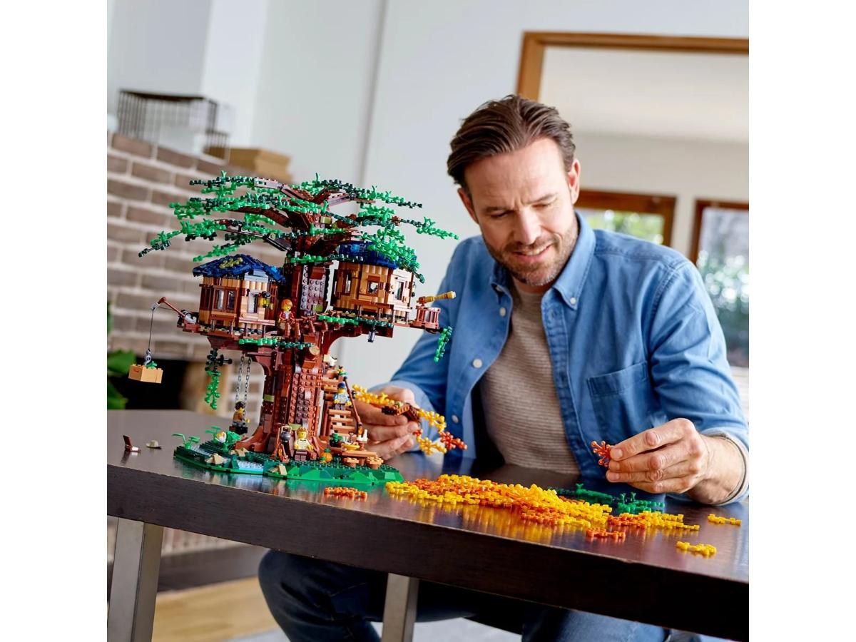 LEGO Ideas 21318 Domek na drzewie - Kreatywna zabawa dla całej rodziny - obrazek 6