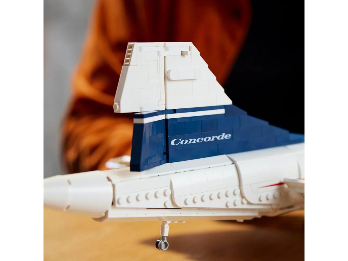 LEGO Icons 10318 Concorde - Szczegółowa replika samolotu - obrazek 4