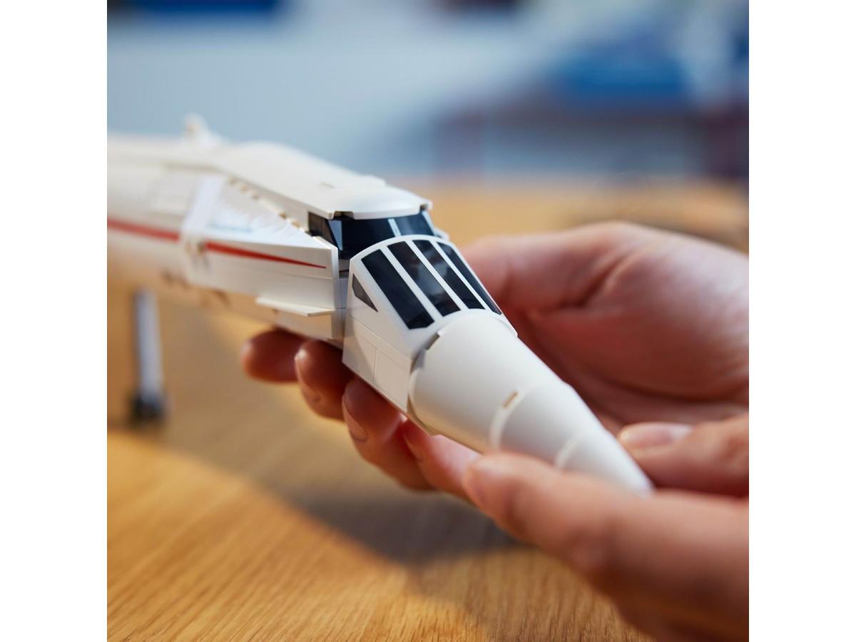 LEGO Icons 10318 Concorde - Szczegółowa replika samolotu - obrazek 5