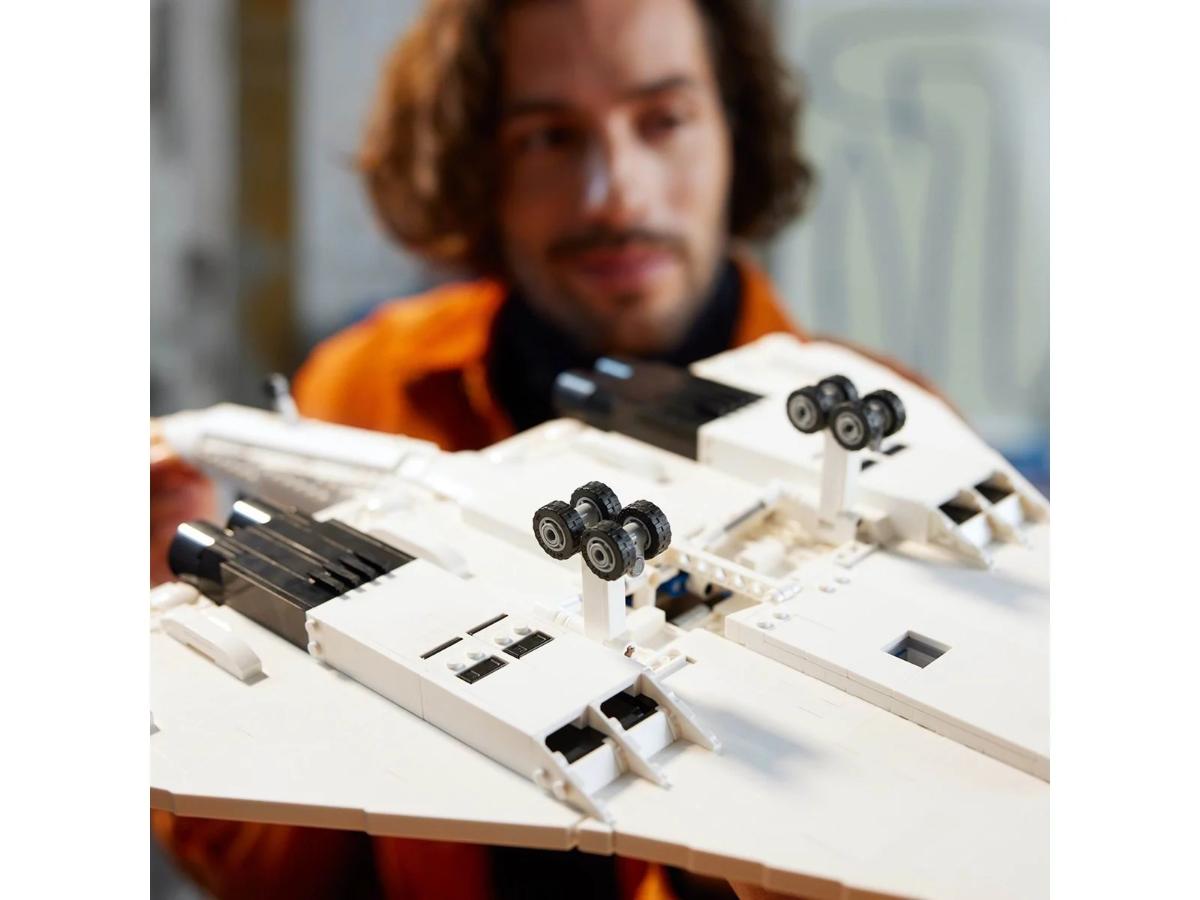 LEGO Icons 10318 Concorde - Szczegółowa replika samolotu - obrazek 6