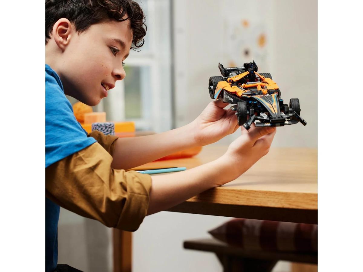 LEGO Technic 42169 NEOM McLaren Formula E Race Car - Zbuduj i ścigaj - obrazek 6