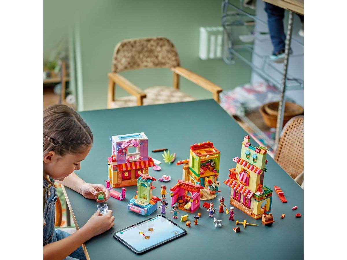 LEGO Magiczny dom Madrigalów - Kreatywna zabawa z Encanto - obrazek 5