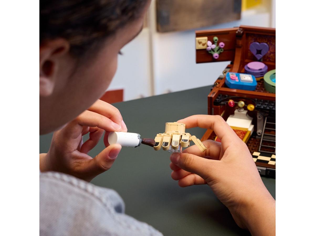 LEGO 76785 Mieszkanie Rączki - Kreatywna zabawa w przenośnym domu - obrazek 2